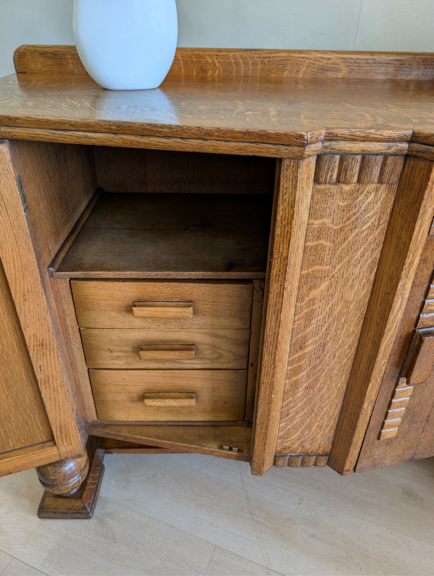 1930s Art Deco Quarter-Sawn Oak Sideboard Drinks Cabinet
