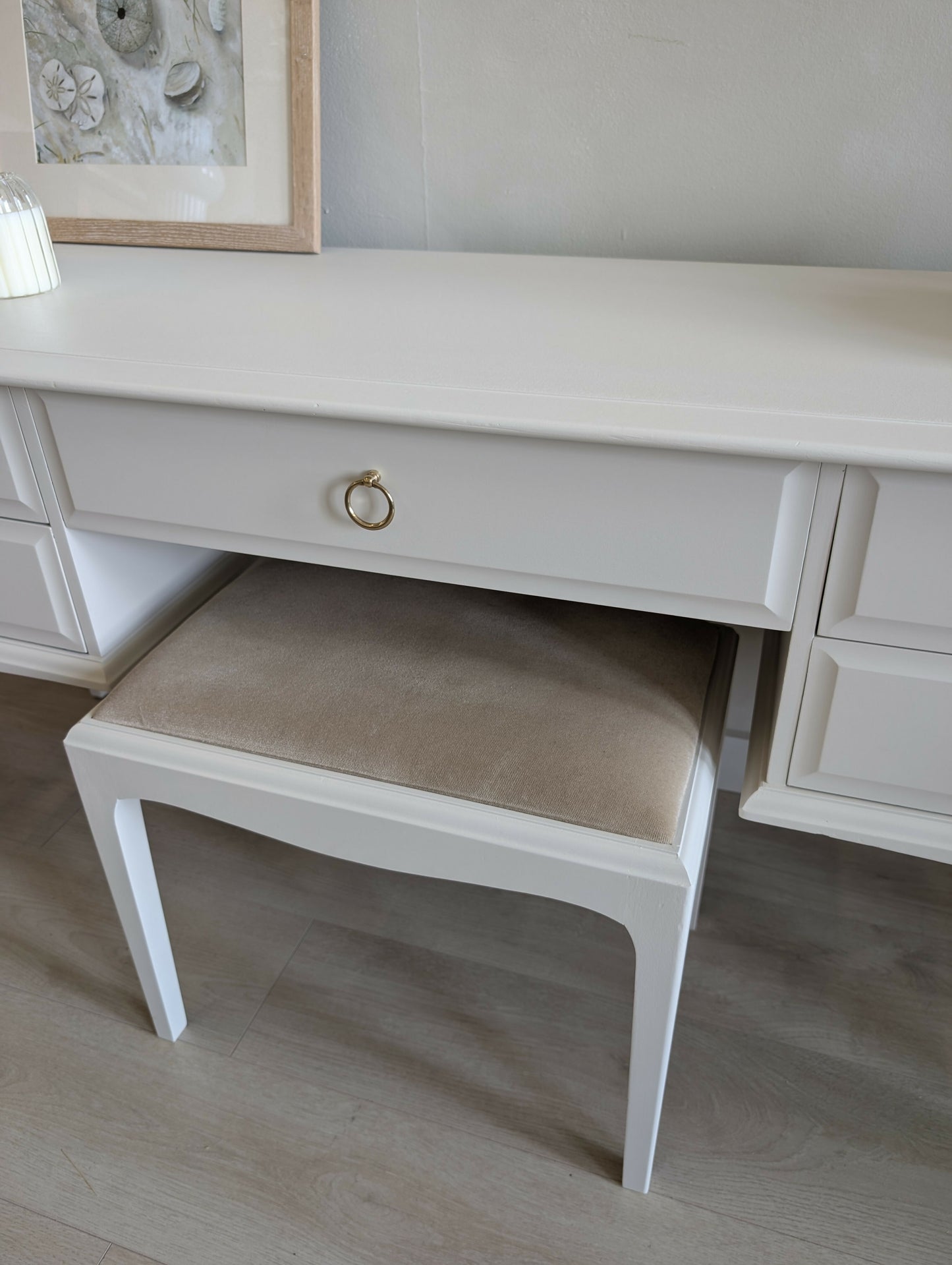 Stag Minstrel Dressing Table and Stool Professionally Refinished in Warm Neutral Cashmere