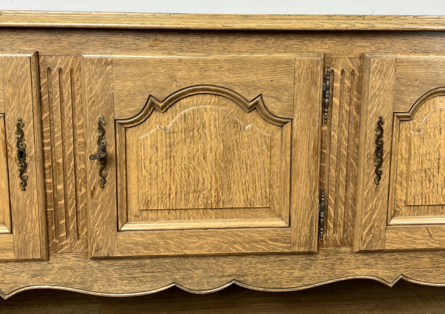 Cabinet Vintage French Style Oak Storage Sideboard Carved Cupboard LOT 6281