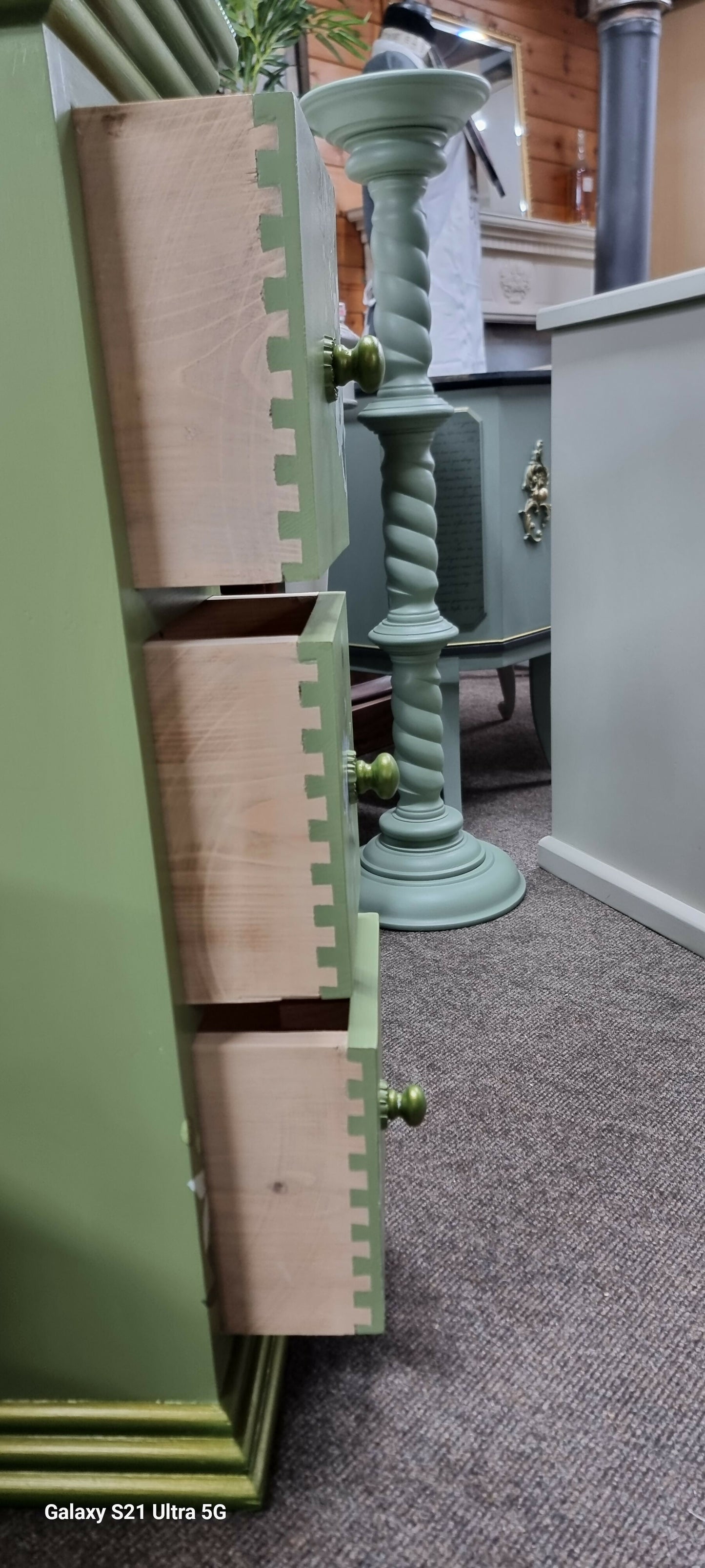 Slim chest of drawers