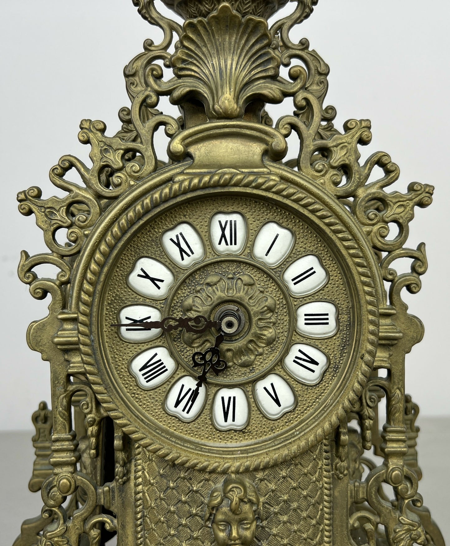 Clock Vintage French Style Quartz Ornate Roman Numeral Mantel Clock LOT 6443