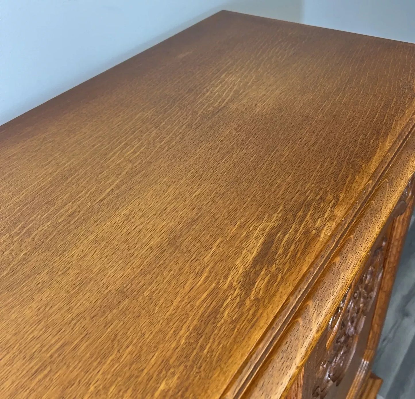 Cabinet Vintage French Louis XIV Oak Sideboard with Carved Cupboard LOT 4471