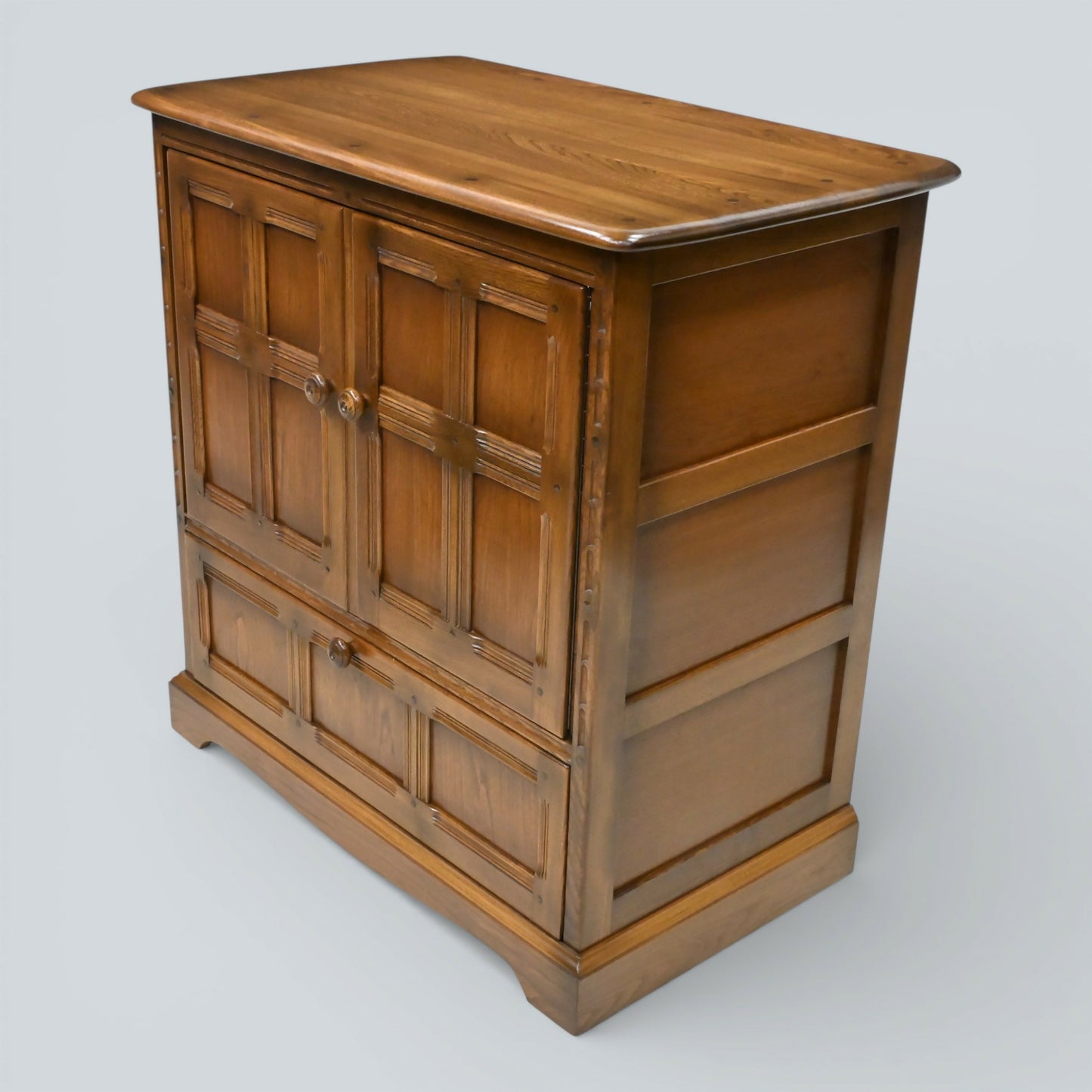Ercol Mural TV Video Cabinet Golden Dawn Hideaway Doors Model 839 FREE Delivery