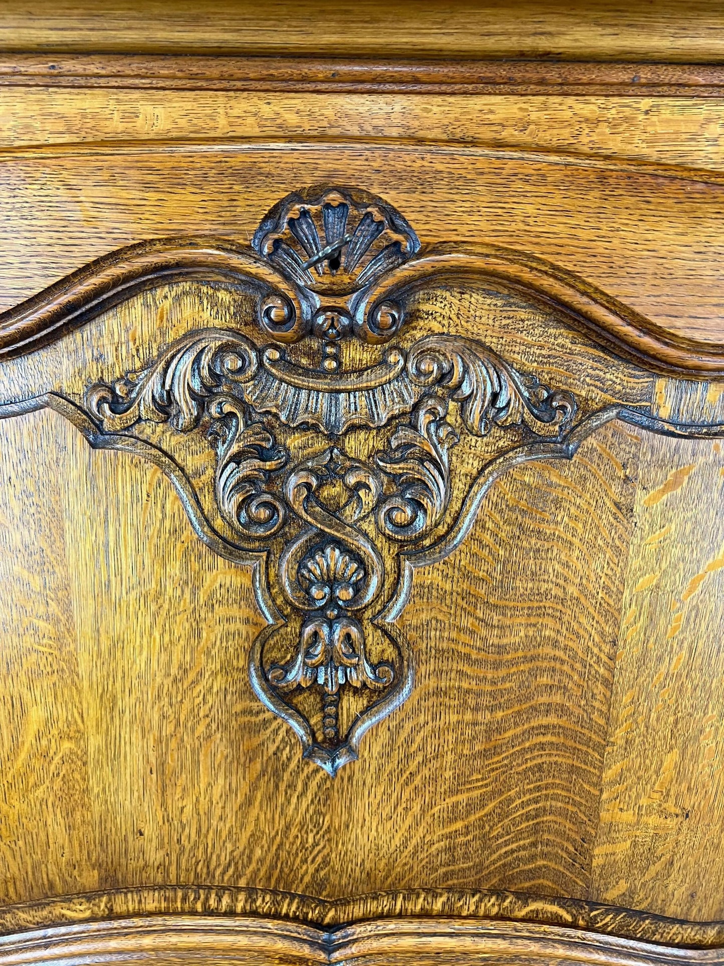 Vintage Drinks Cabine tFrench Louis XIV Style Cabriole Legs Carved Cabinet LOT 2917