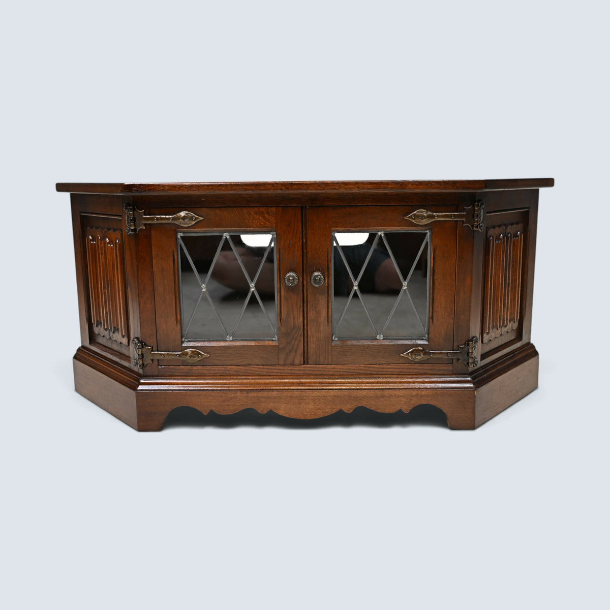 Old Charm TV Stand Linenfold Leaded Glass Doors Tudor Brown FREE UK Delivery