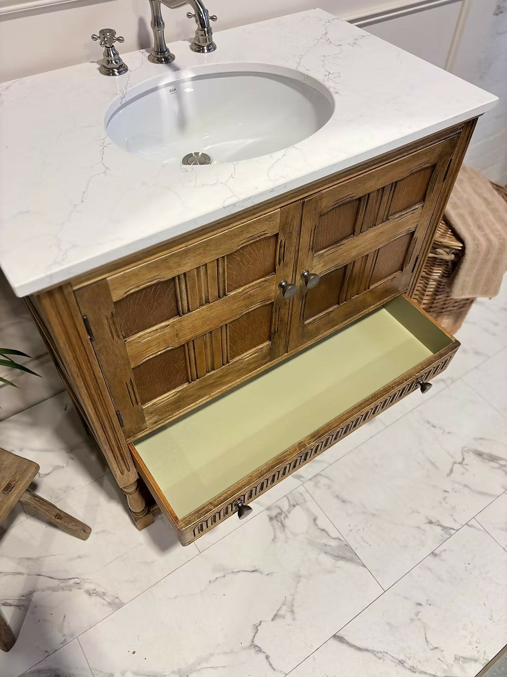 Traditional Bathroom Vintage Vanity Unit