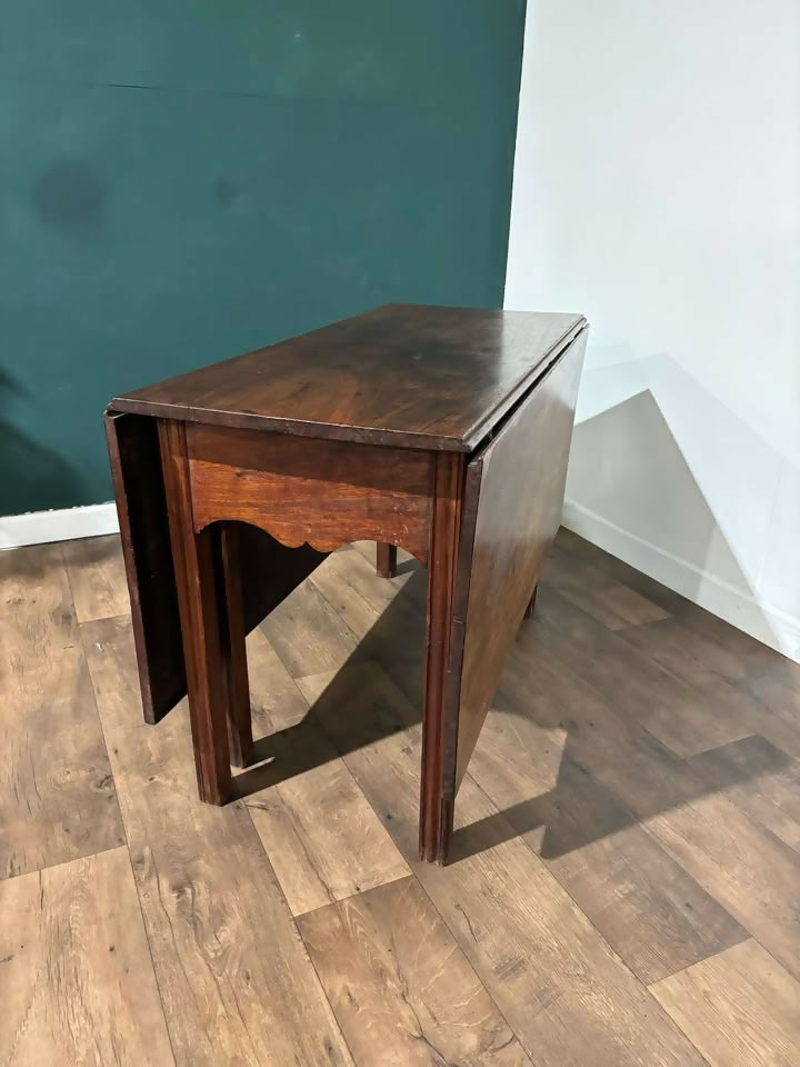 Georgian Mahogany Drop Leaf Tableb