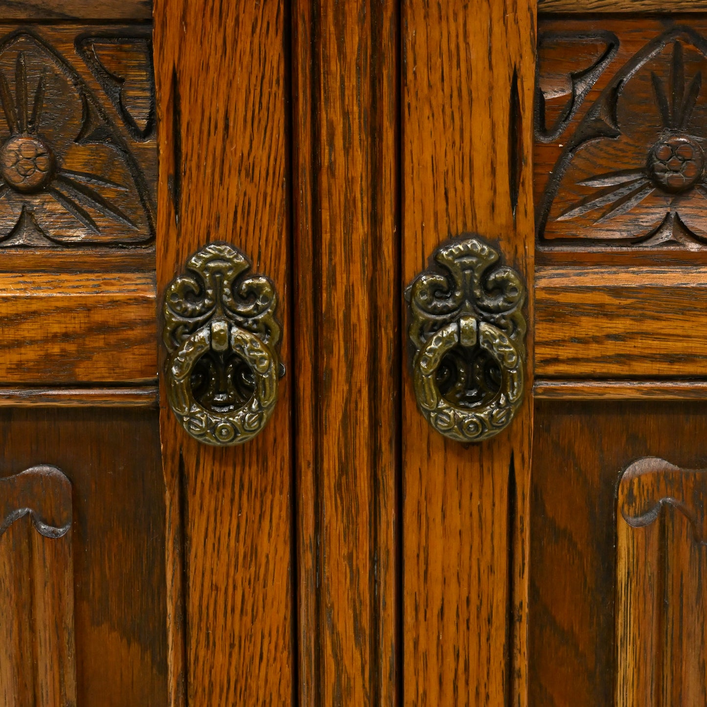 Old Charm Oak Dresser In Tudor Brown 4ft 6" Wide Door & Drawer FREE UK Delivery*. SBR10919/0909E