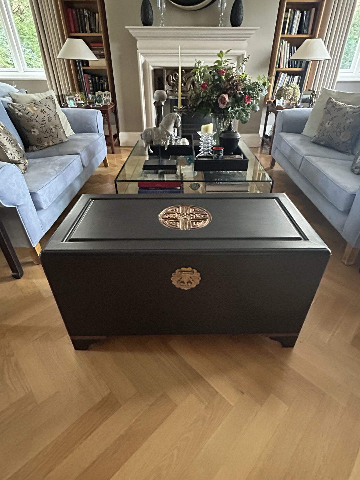 Ottoman. Vintage Camphor wood chest, handpainted. Black/gold