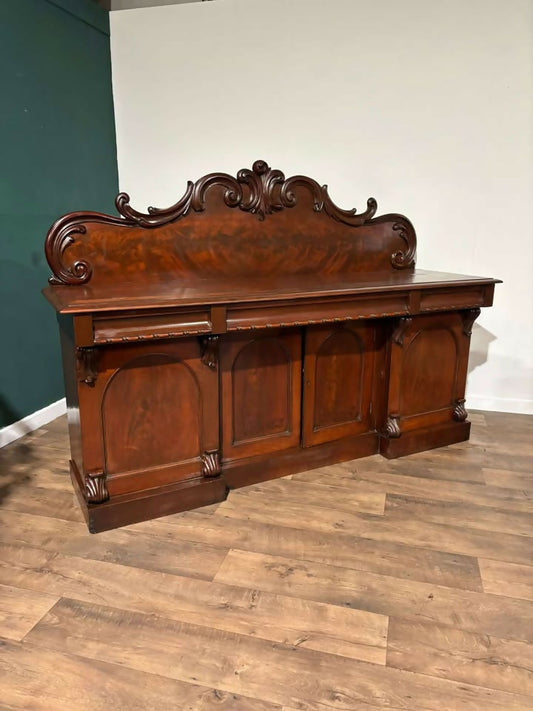 Victorian mahogany chiffonier, having a decorative gallery 666