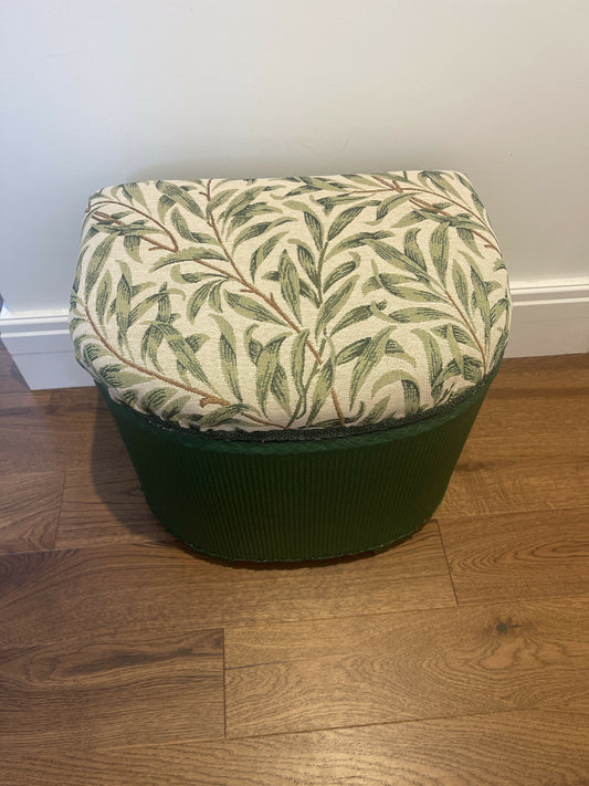 Green ottoman seat. Small. Bijou. Beautiful midgreen, matching fabric