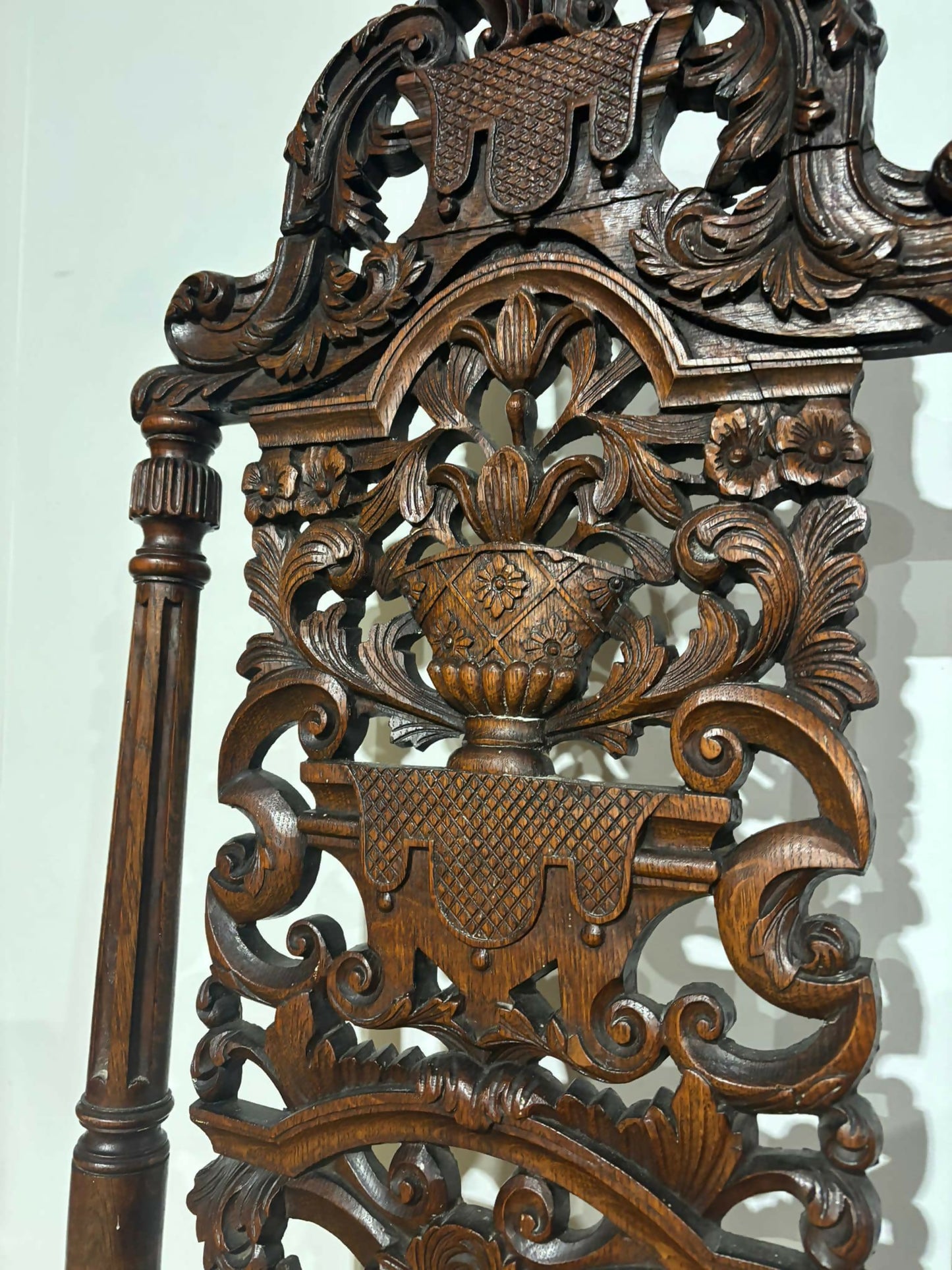 Carolean carved oak high back chair - having a very decoratively carved back, legs8