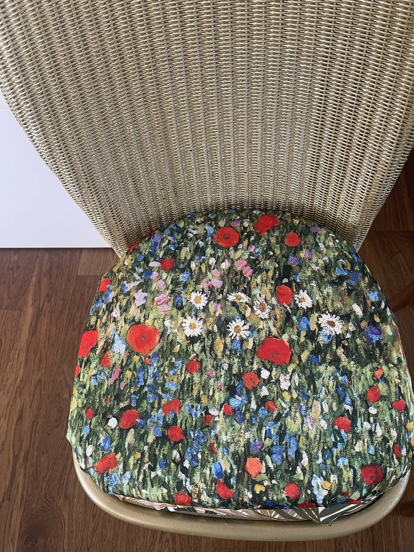 Dining room chairs. Lloyd loom any colour any material. Just message. See sample
