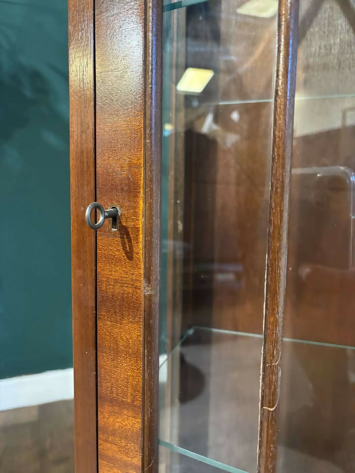 Vintage Mahogany Bow Front Display Cabinetmm