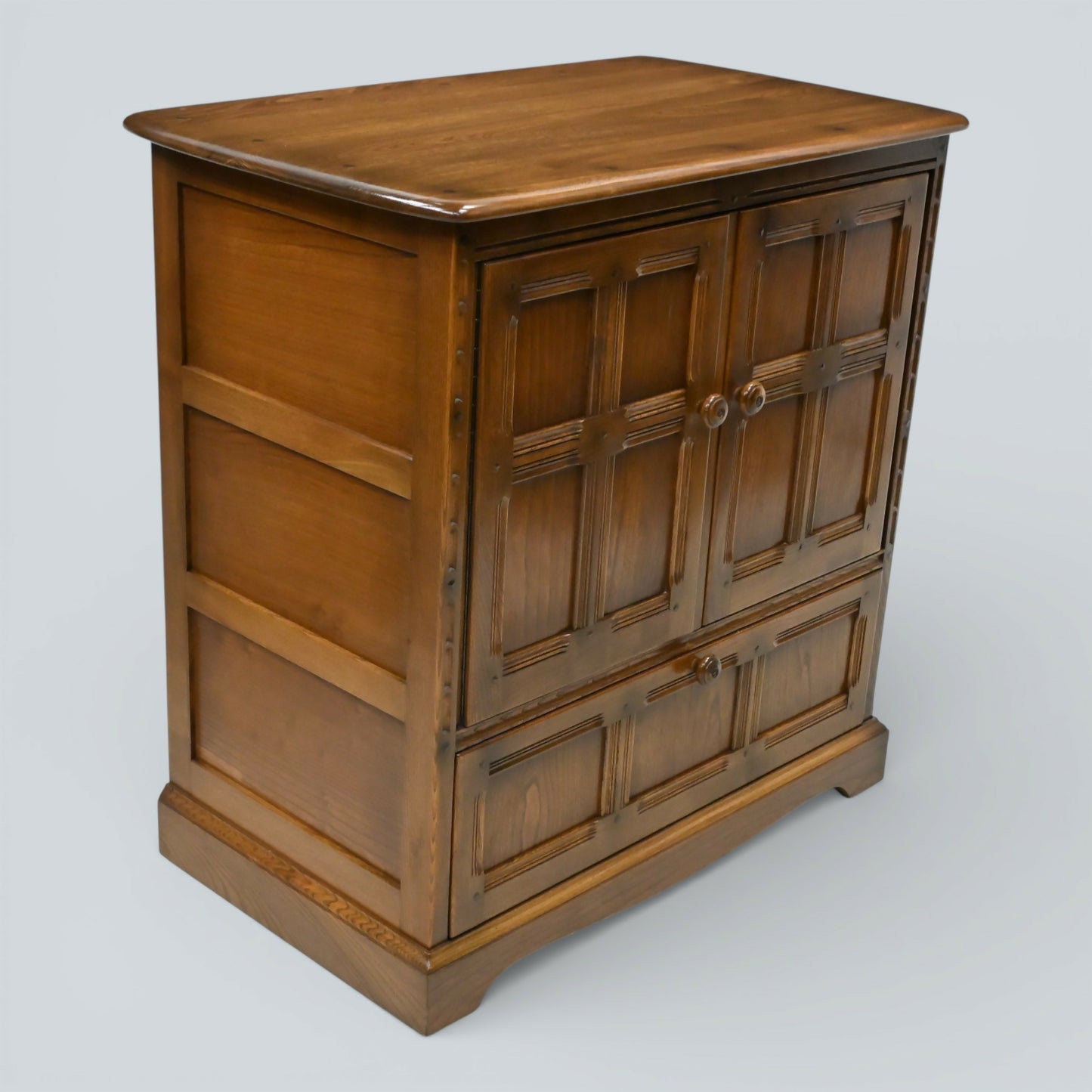 Ercol Mural TV Video Cabinet Golden Dawn Hideaway Doors Model 839 FREE Delivery