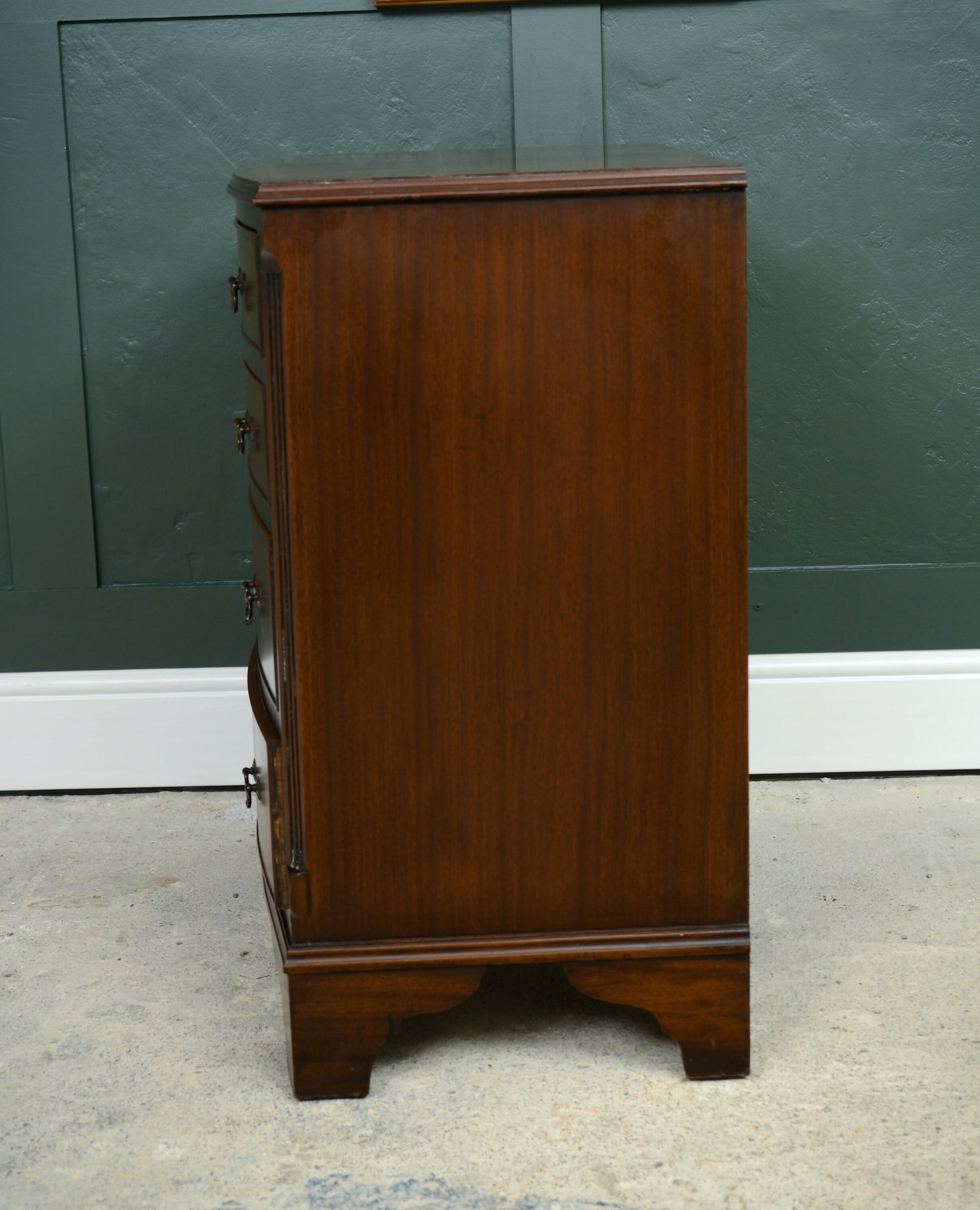 Regency Style Mahogany Chest of Drawers - Bow Fronted
