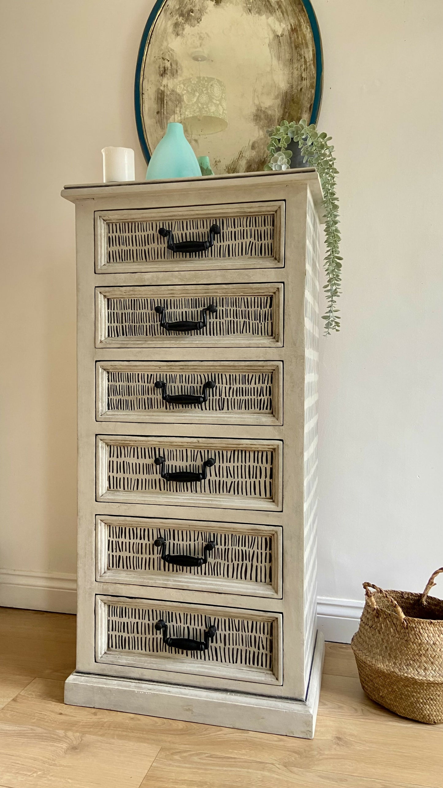 Chest of drawers -Hand-painted • Dash Pattern - Upcycled Furniture