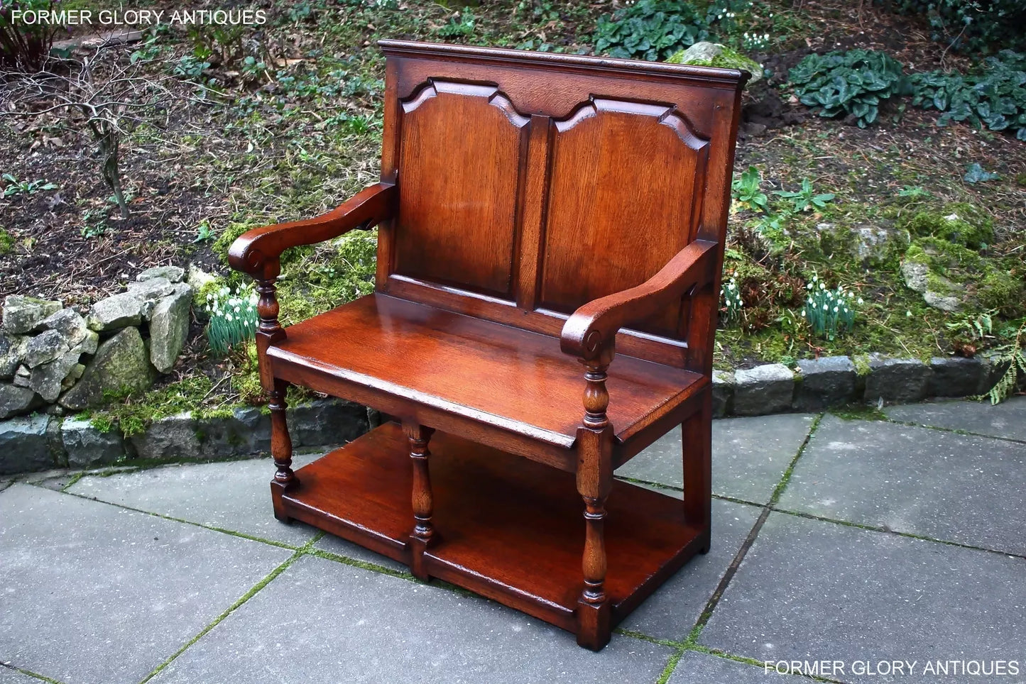 A TITCHMARSH AND GOODWIN SOLID OAK TAVERN SEAT / SETTLE / PEW / HALL ARMCHAIR / BENCH.