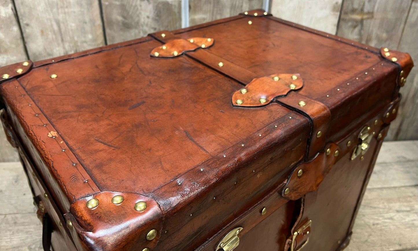 Antique Leather Luxury Campaign Style End Table Trunk Drawing Room Home Decor Furnishings