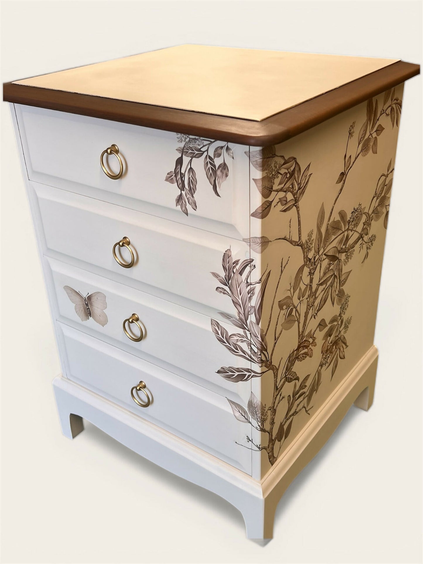 Stag Minstrel 4 Drawer chest of drawers/ bedside drawers/ bedside cabinet