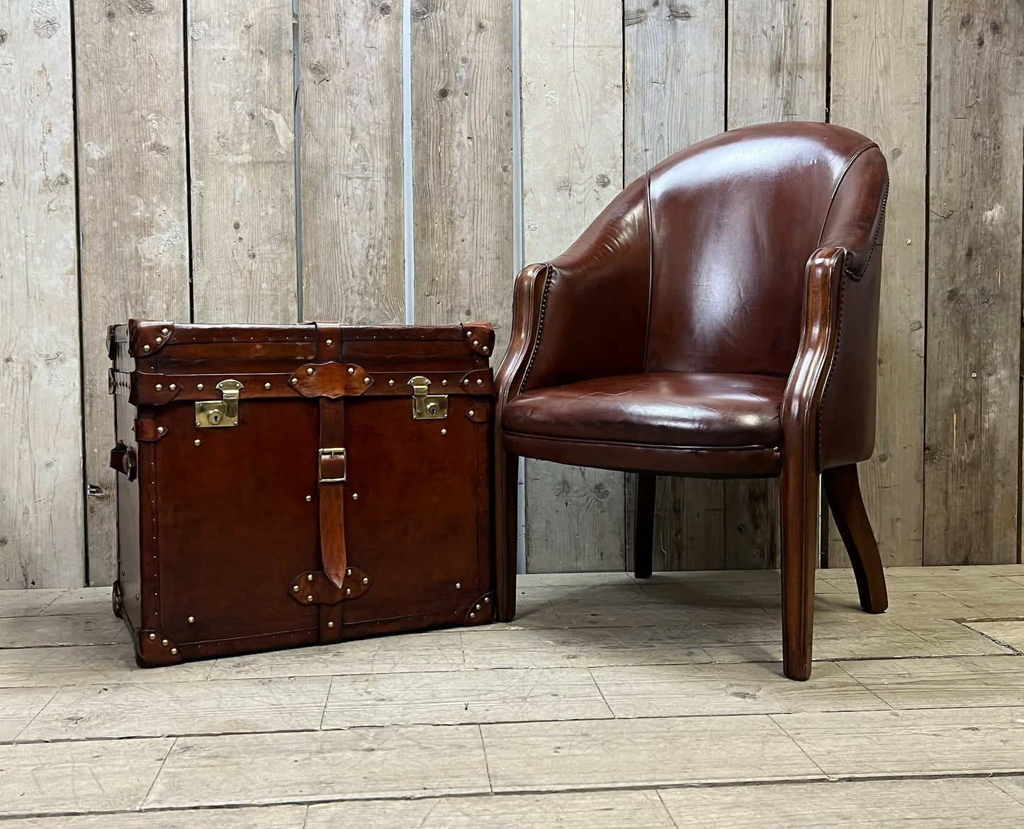 Antique Leather Luxury Campaign Style End Table Trunk Drawing Room Home Decor Furnishings
