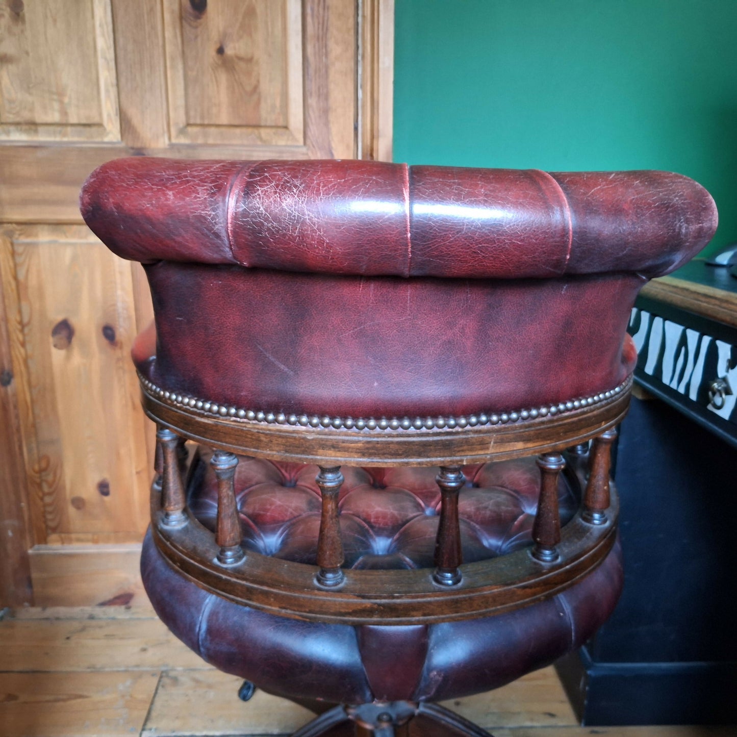 Captains Chair Red Leather Excellent condition
