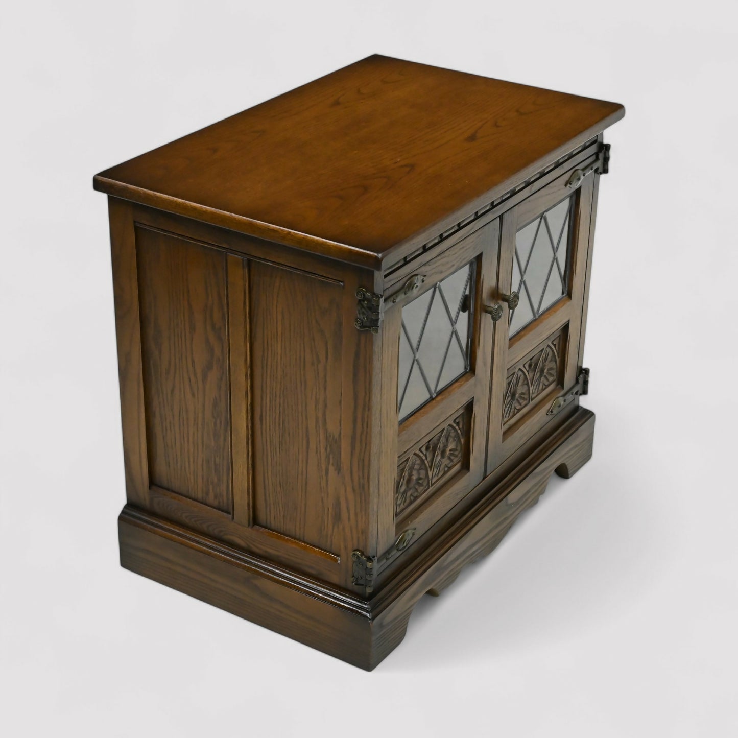 Old Charm TV Video Stand Cabinet Light Oak Model 2440 FREE UK Delivery*. SBR10332/1504E