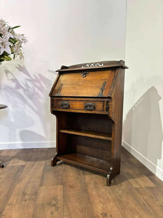 Oak Arts & Crafts Student Bureau