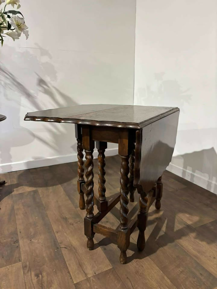 Vintage Oak Gateleg Table with Pie Crust Edge