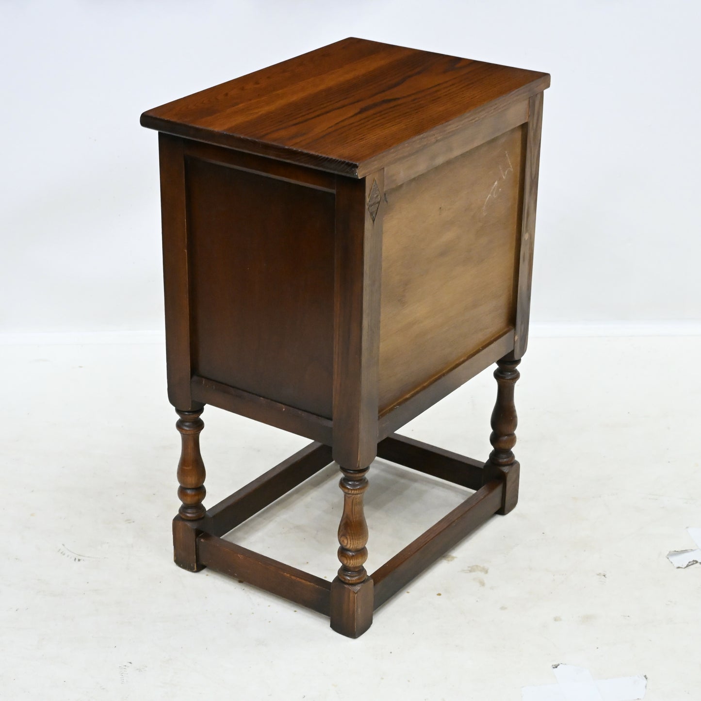 Old Charm Pedestal/Bedside Cabinet Cupboard Linenfold Doors FREE UK DELIVERY. SBR10989/3009E