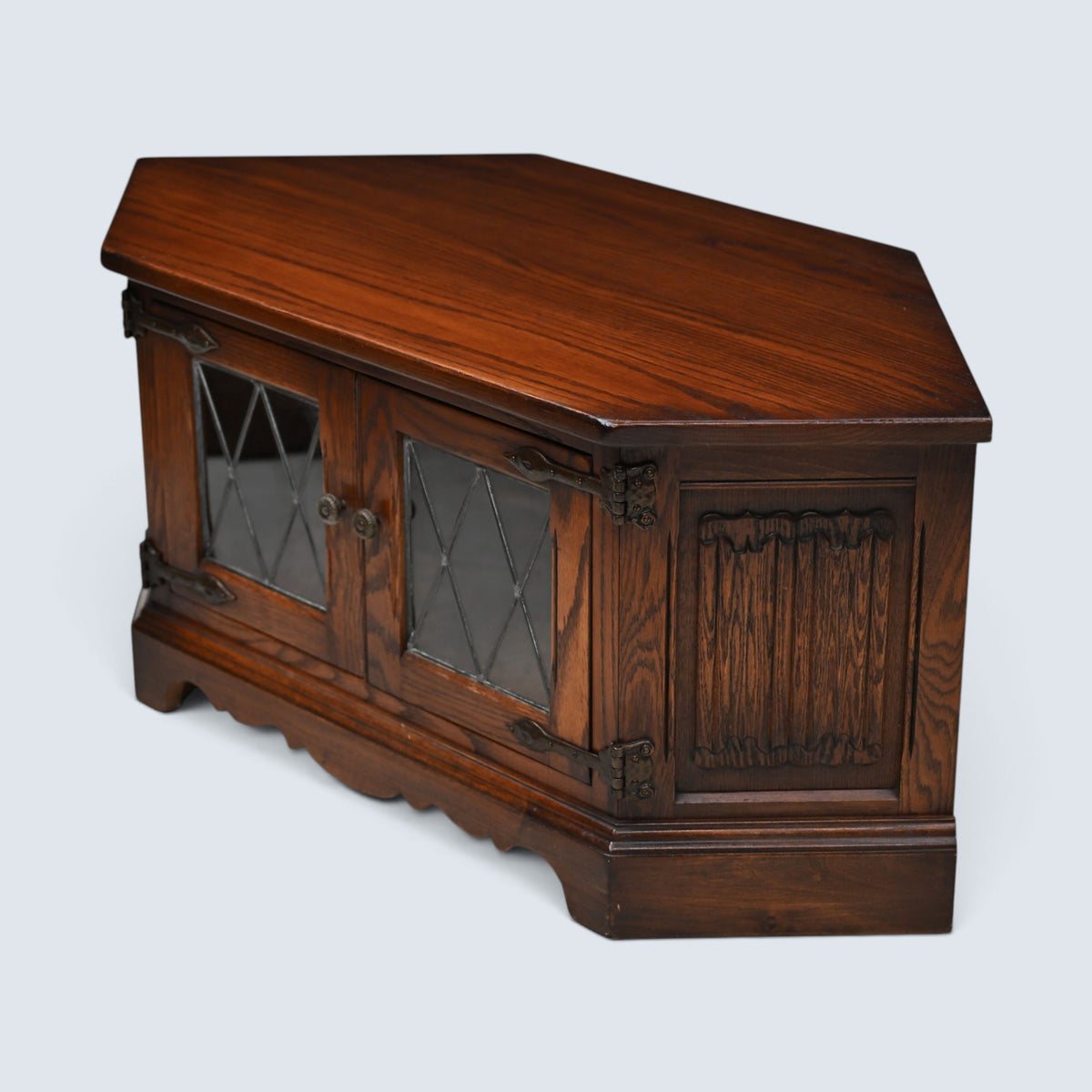 Old Charm TV Stand/Video Cabinet Tudor Brown Model 2084 FREE UK Delivery*