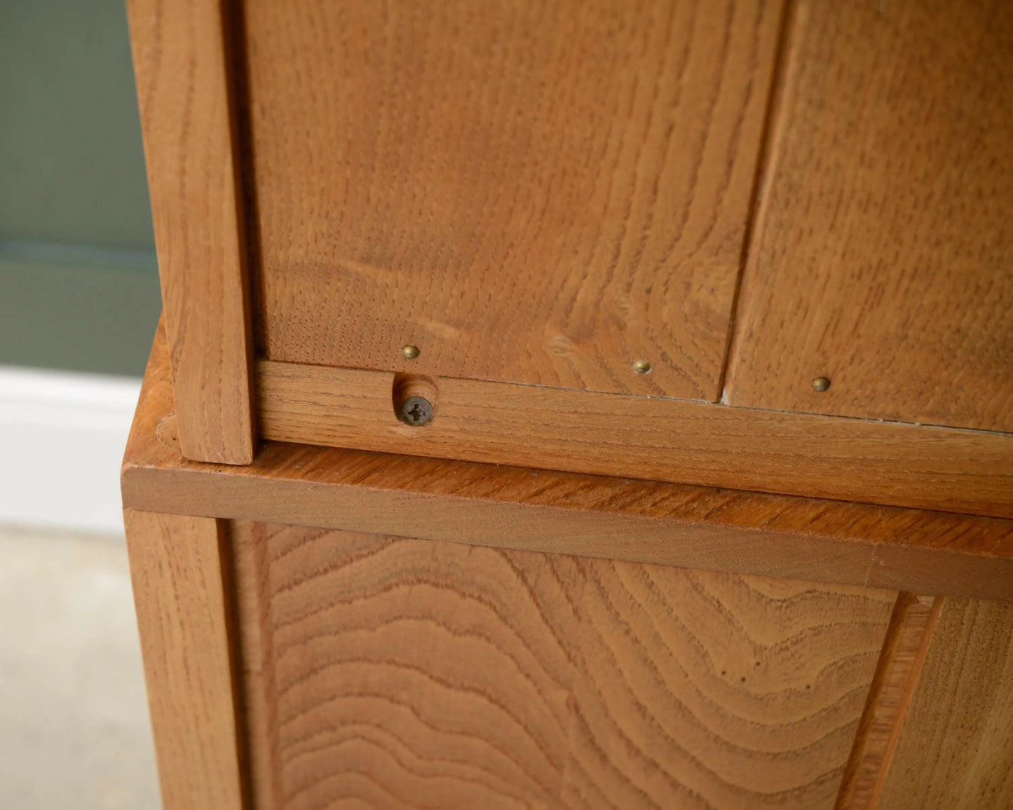 Ercol Windsor Corner Cabinet - Light/Blonde Finish