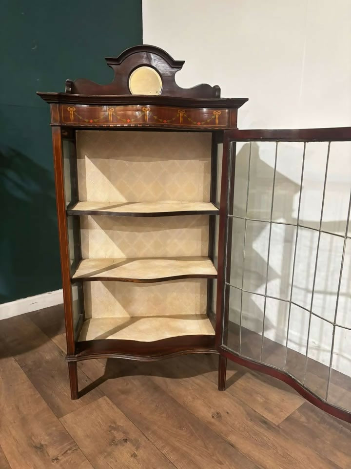 Edwardian mahogany display cabinet featuresnn