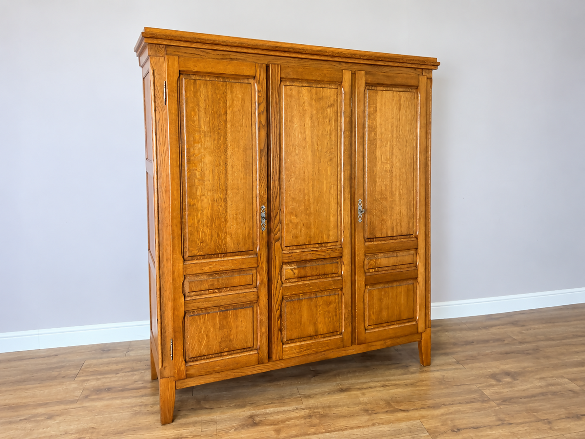 Wardrobe Vintage French Style Oak Triple Door Carved Armoire Cabinet LOT 6526