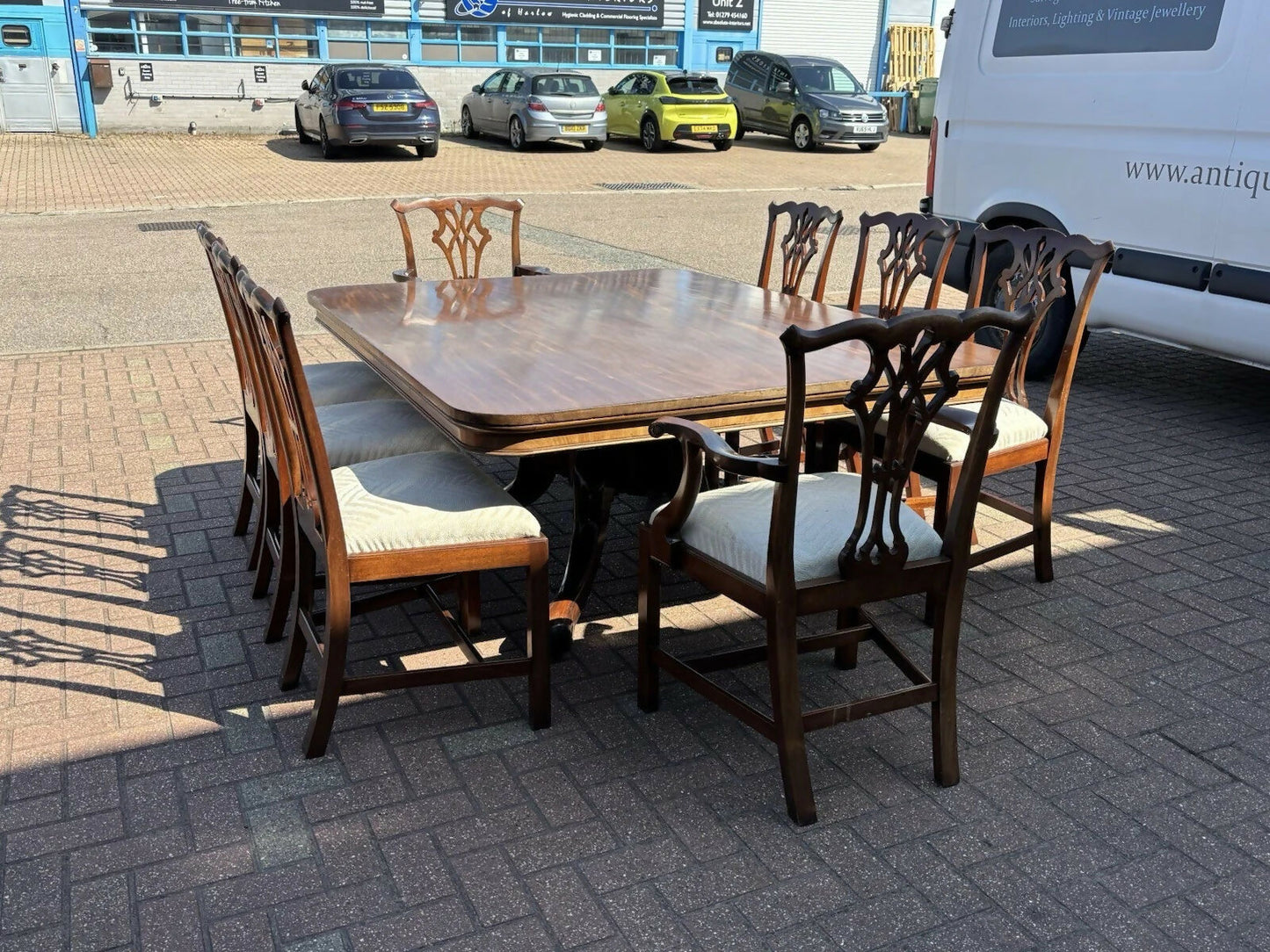 Large Antique Mahogany Dining Table & 8 Chairs.