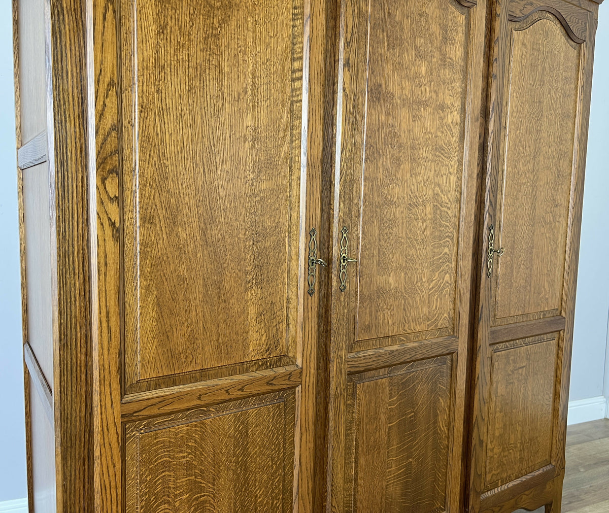 Wardrobe Vintage French Style Oak Triple Door Carved Armoire Cabinet LOT 6525