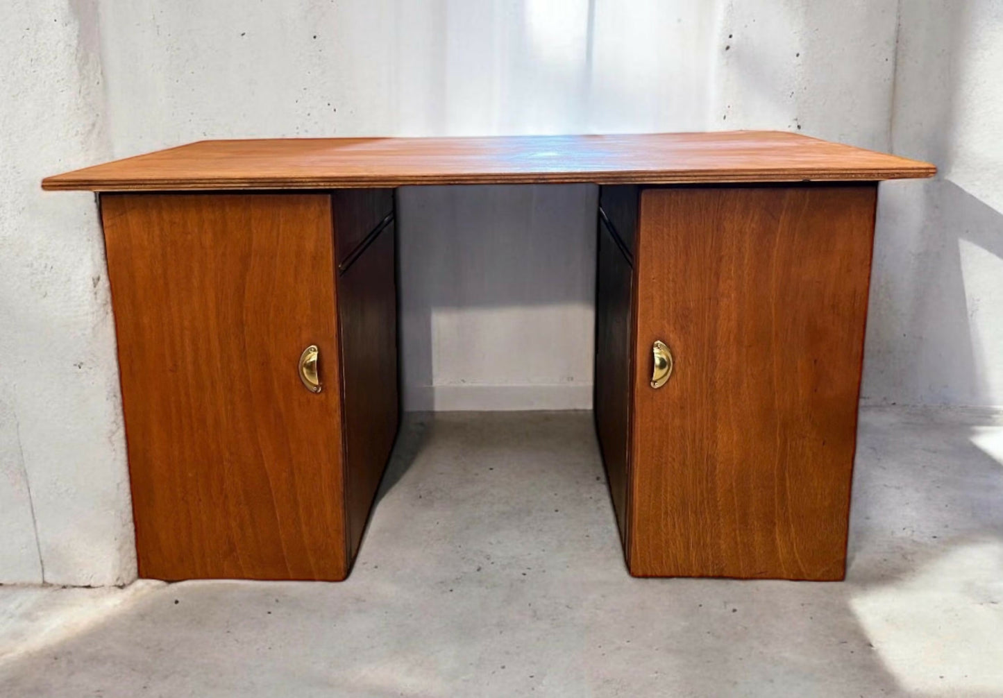 Mid century pedestal desk. delivery included