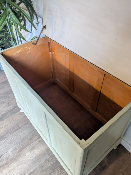 large vintage blanket box R10031 14