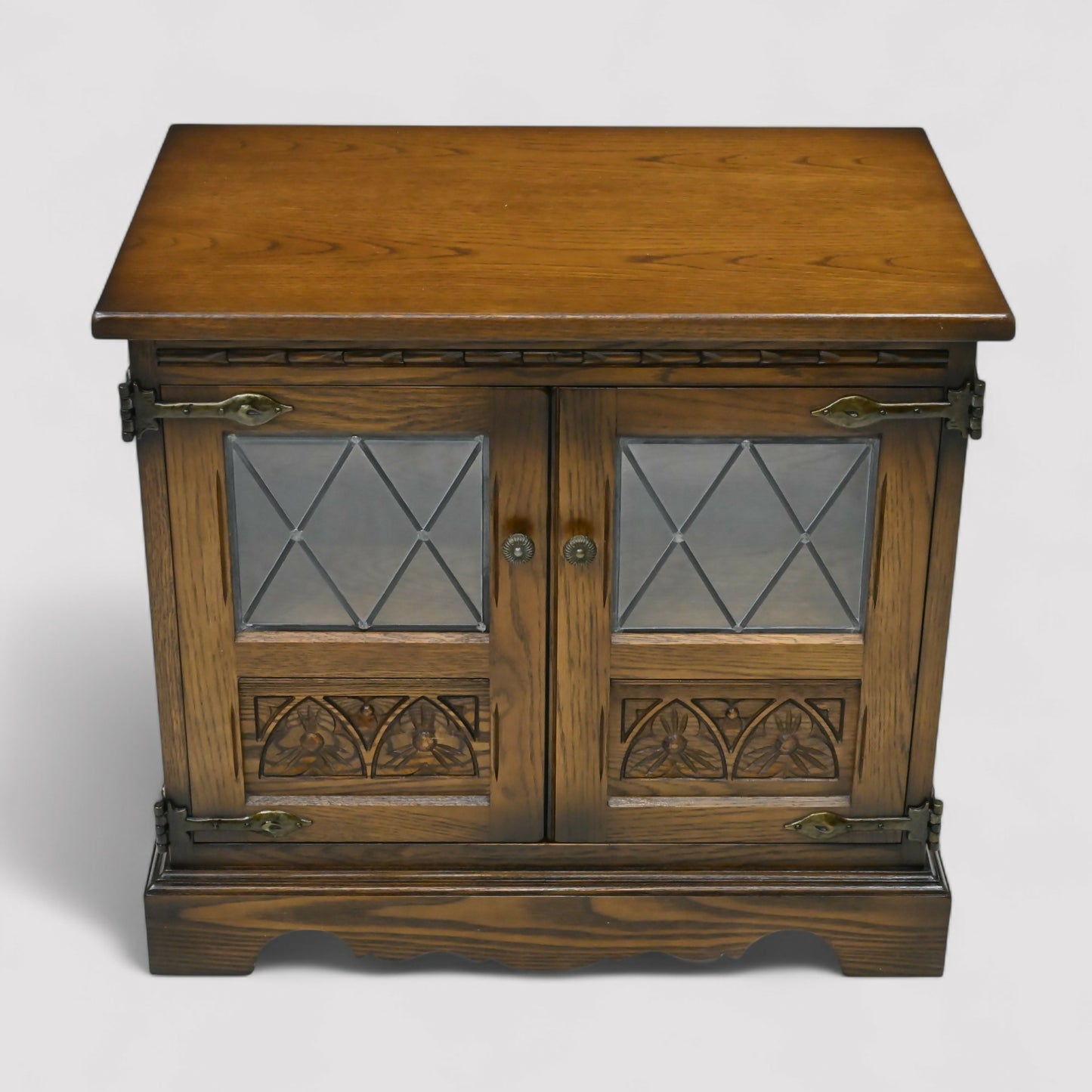 Old Charm TV Video Stand Cabinet Light Oak Model 2440 FREE UK Delivery*. SBR10332/1504E