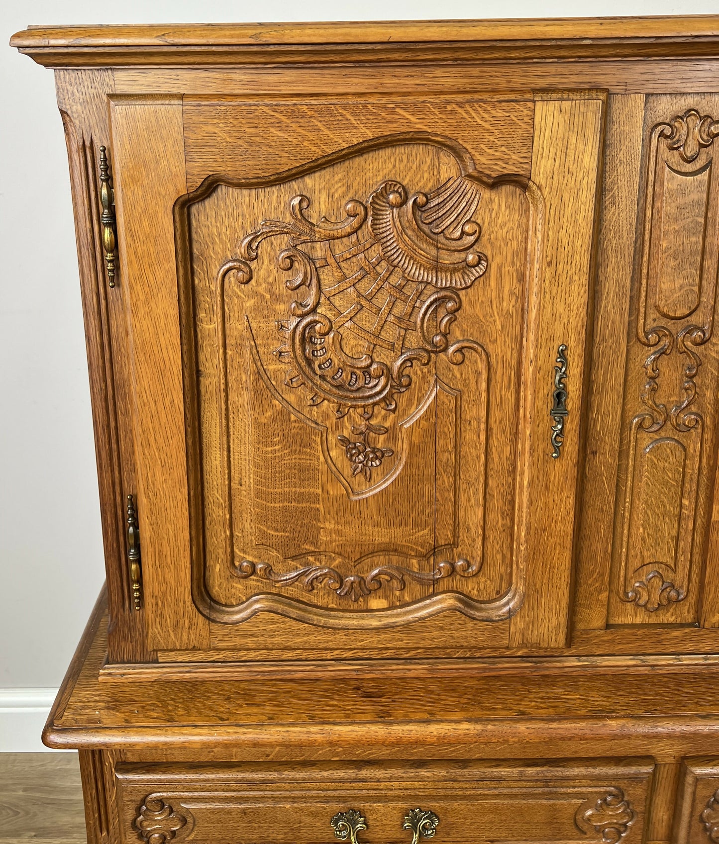 Cabinet Vintage French Louis XIV Style Oak Sideboard Carved Cupboard LOT 6266