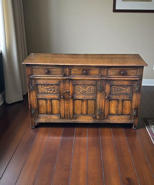 Good Quality Oak Carved Sideboard Cabinet