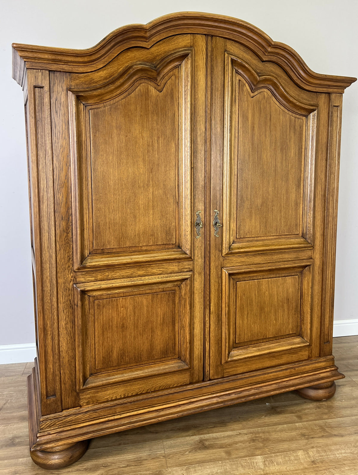 Wardrobe Vintage French Style Oak Two Door Bedroom Storage Armoire LOT 6509