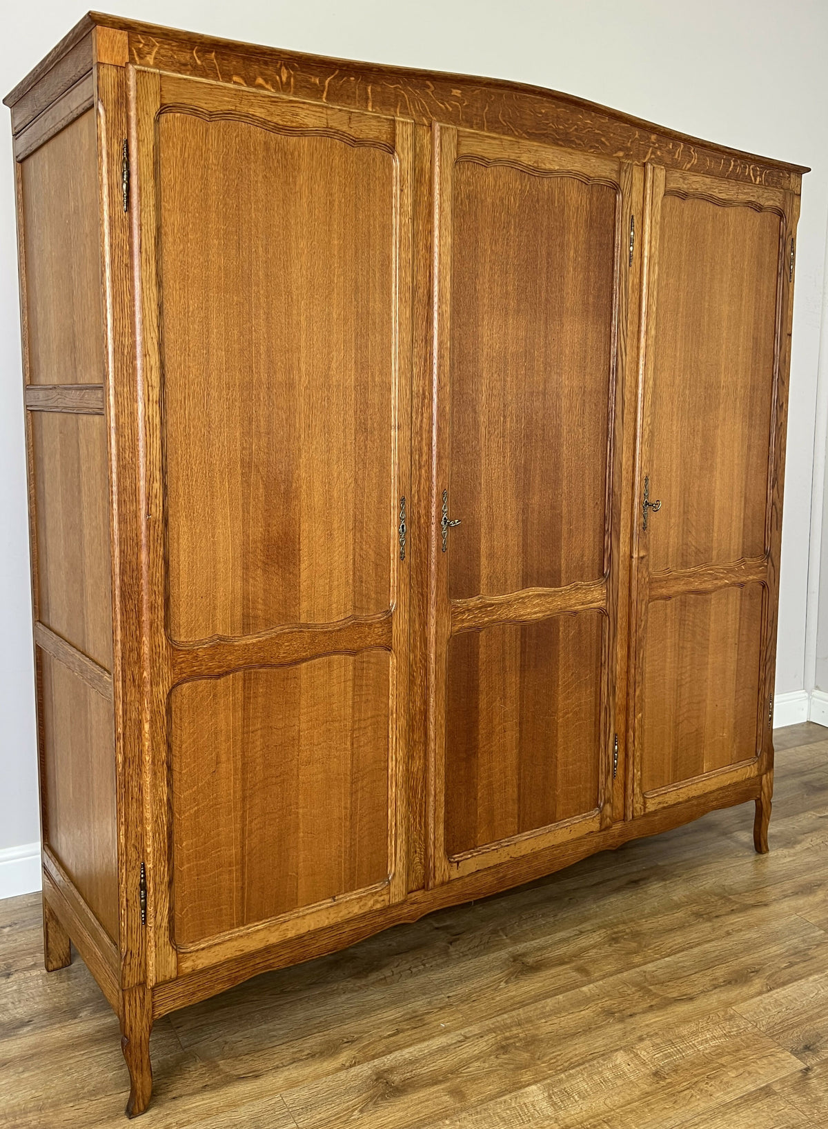 Wardrobe Vintage French Louis Oak Triple Door Carved Armoire Cabinet LOT 6531