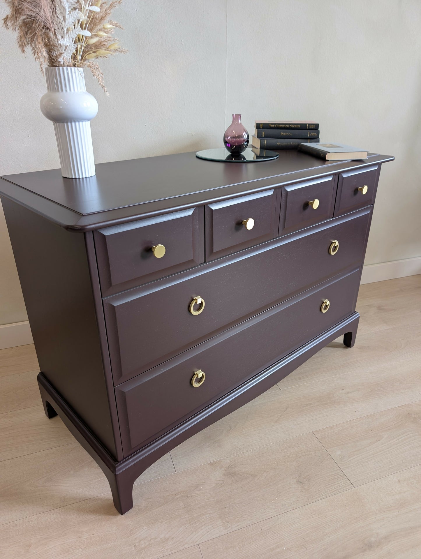 Stag Minstrel Chest of Drawers – Rich Burgundy Mid Century 4 over 2 Chest of Drawers