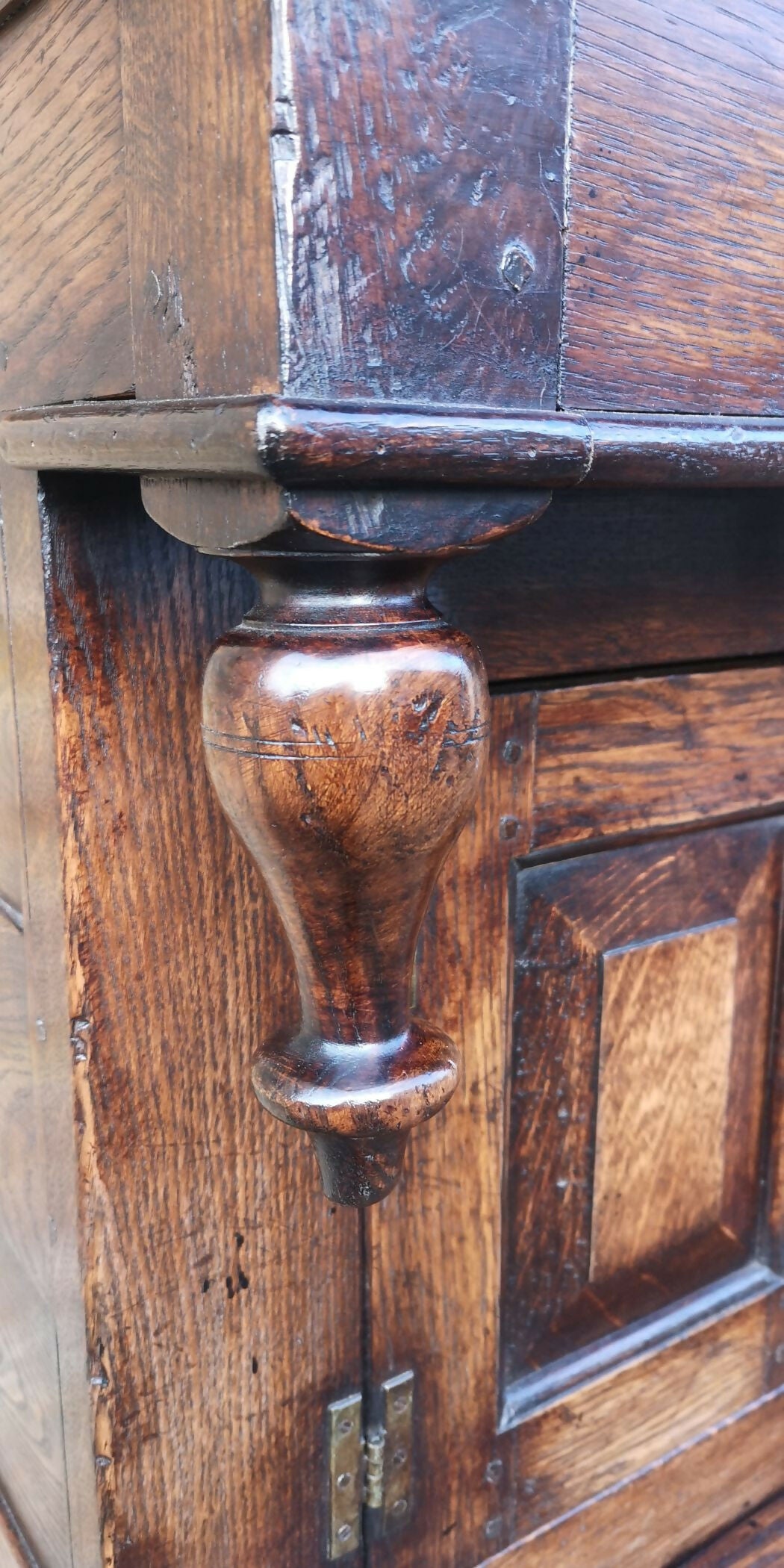 Good Quality Oak Court Cupboard / Sideboard
