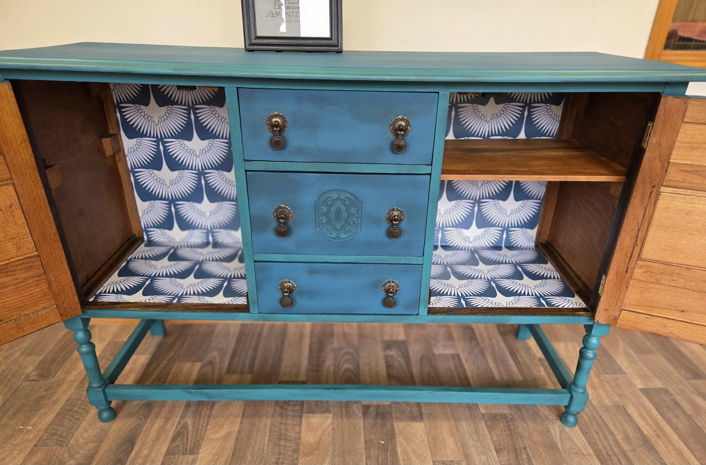 Vintage solid oak sideboard/cabinet/bar.