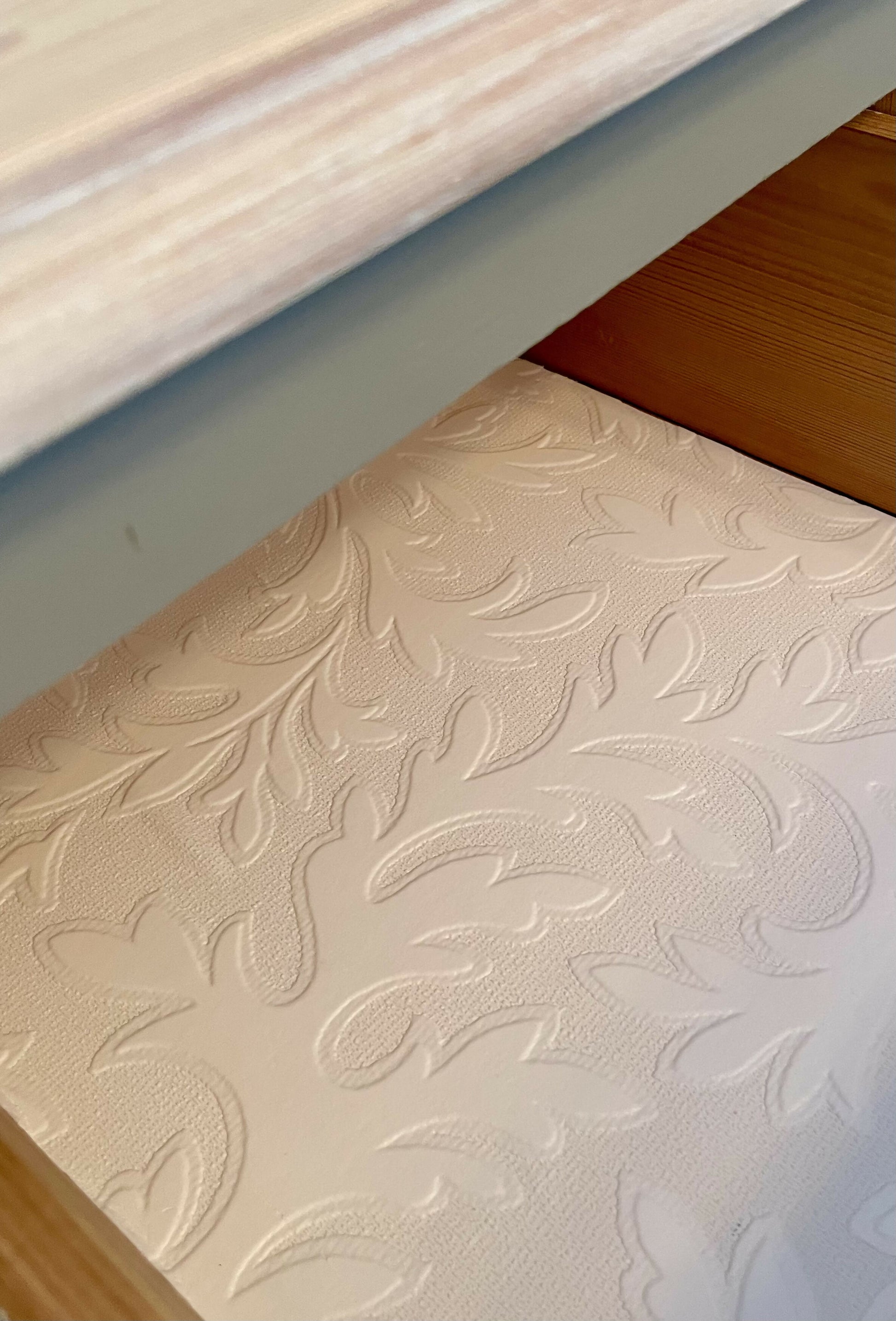 Lined drawers to keep your clothes fresh