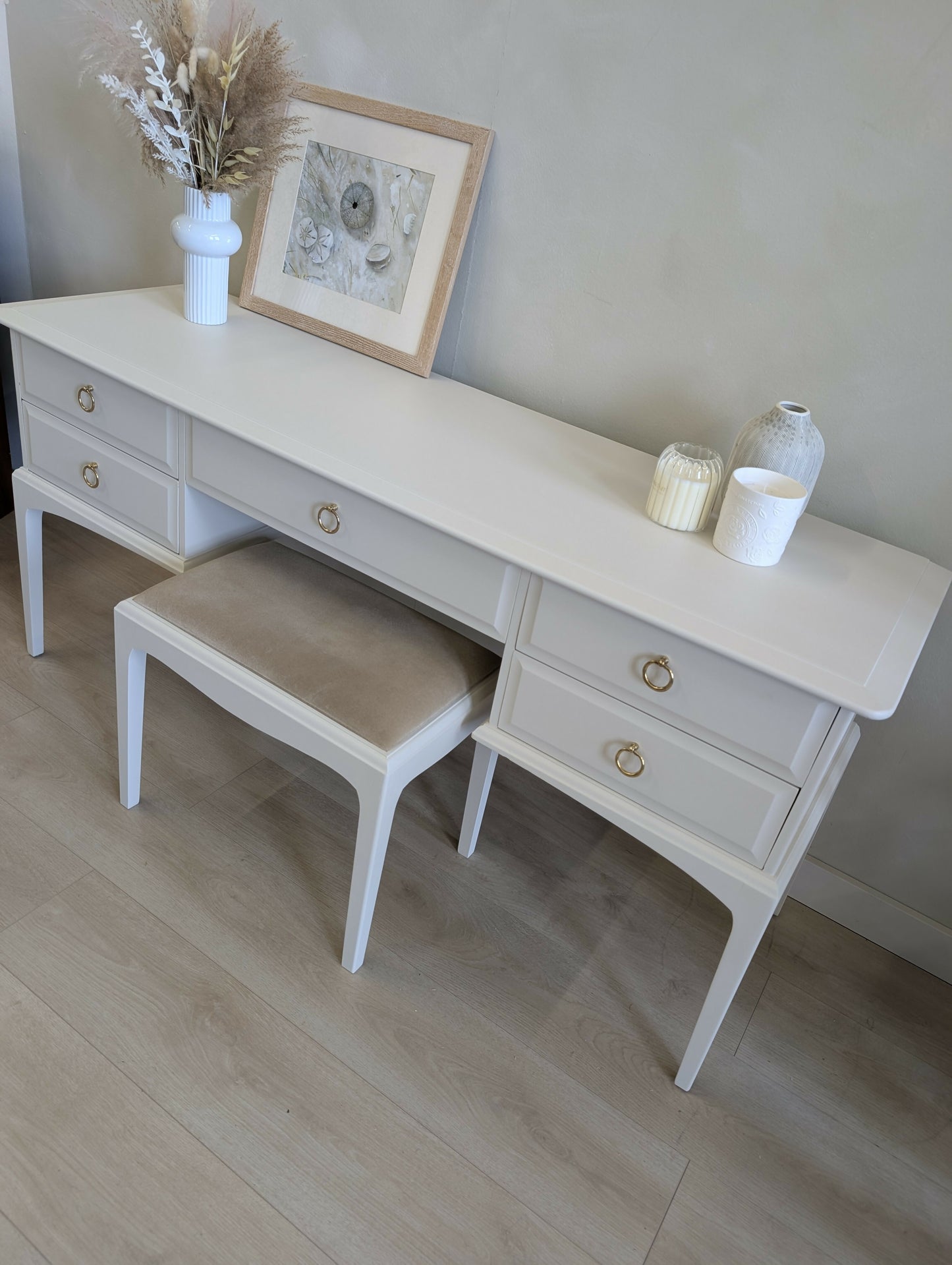 Stag Minstrel Dressing Table and Stool Professionally Refinished in Warm Neutral Cashmere