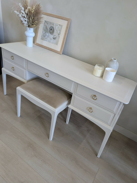 Stag Minstrel Dressing Table and Stool Professionally Refinished in Warm Neutral Cashmere
