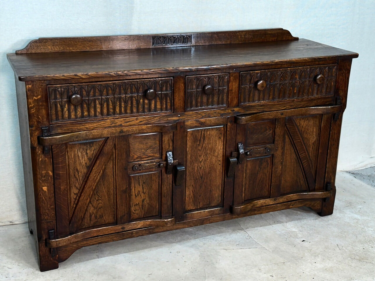 A NIGEL RUPERT GRIFFITHS MONASTIC CARVED OAK DRESSER BASE / SIDEBOARD / CABINET / CUPBOARD.
